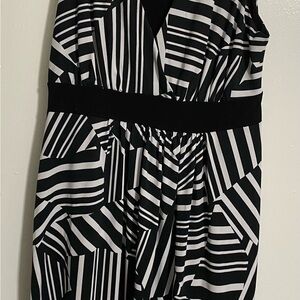 Avenue Black and White Sheath Dress V-neck Sleeveless